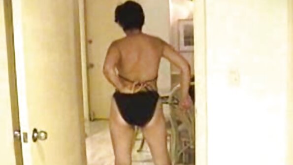 Csodálatos szőke hd pornó filmek Lena megmutatja nekünk újra a gyönyörű test az ágyon