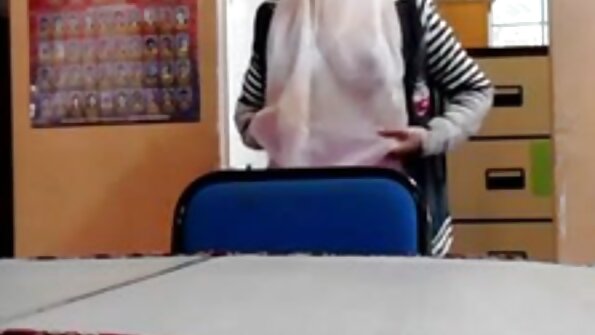 Dick Éhes Milf hd pornó filmek Ribanc Élvezze A Fiatalabb Kakas